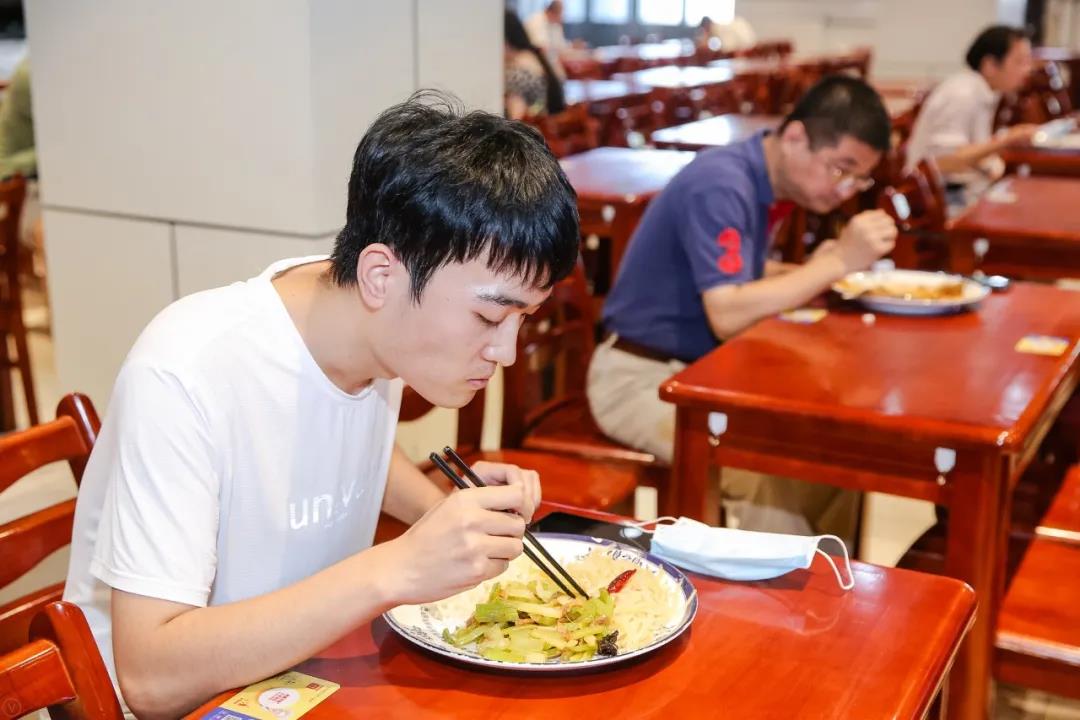 说明: https://news.buaa.edu.cn/__local/3/B4/3F/9C6A8A22BC94568B78DB064E338_1323ADEA_14E83.jpg