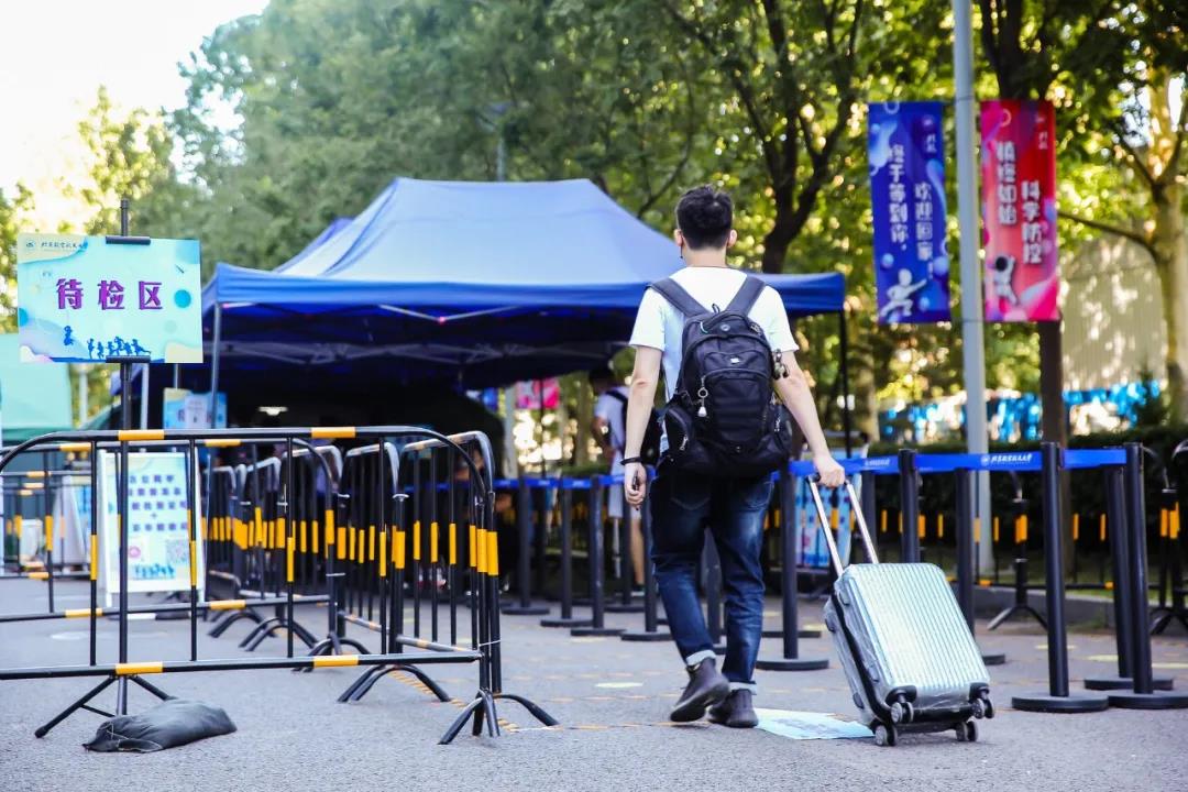 说明: https://news.buaa.edu.cn/__local/6/65/9C/DE00BE14A04C9516456F6439CF9_643205B2_21F60.jpg